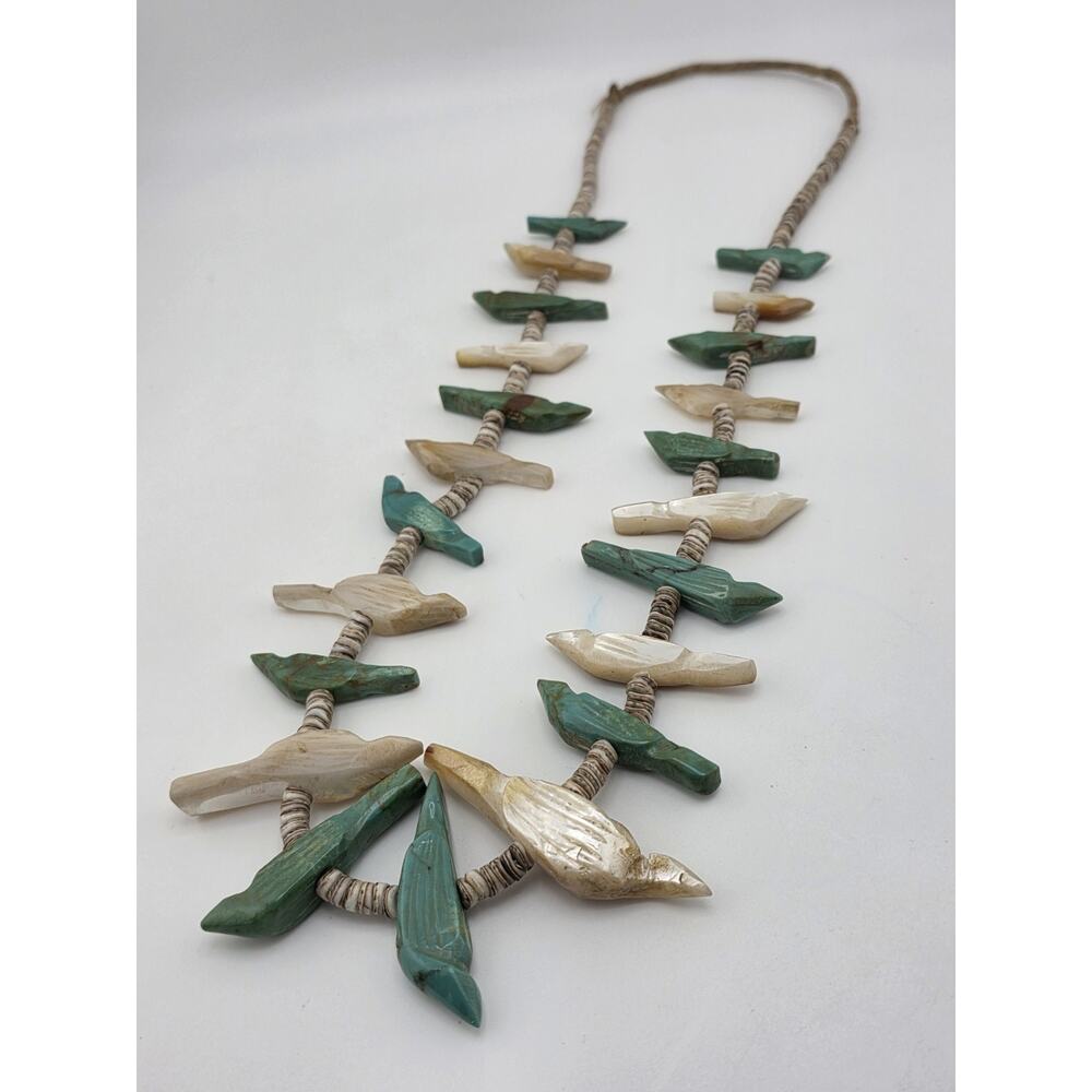 VINTAGE NATIVE AMERICAN TURQUOISE MOTHER OF PEARL SHELL HEISHI CARVED NECKLACE - Picture 15 of 16
